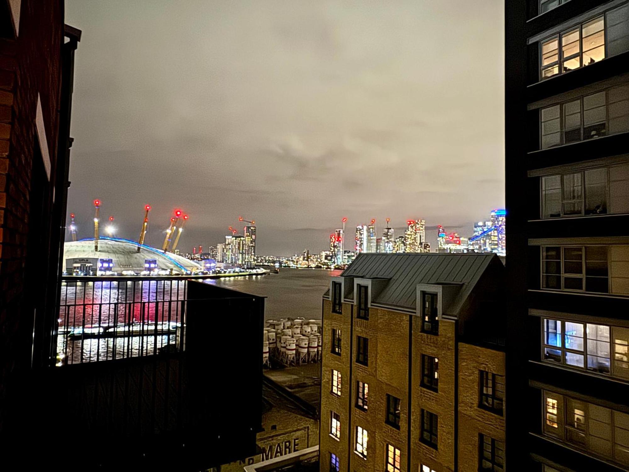 London Luxury Flat With Balcony, River View, O2 Arena, Excel, Canary Wharf, Station Apartment Exterior photo