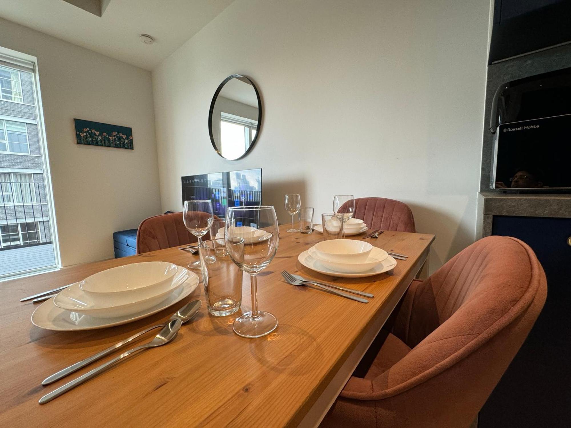 London Luxury Flat With Balcony, River View, O2 Arena, Excel, Canary Wharf, Station Apartment Exterior photo