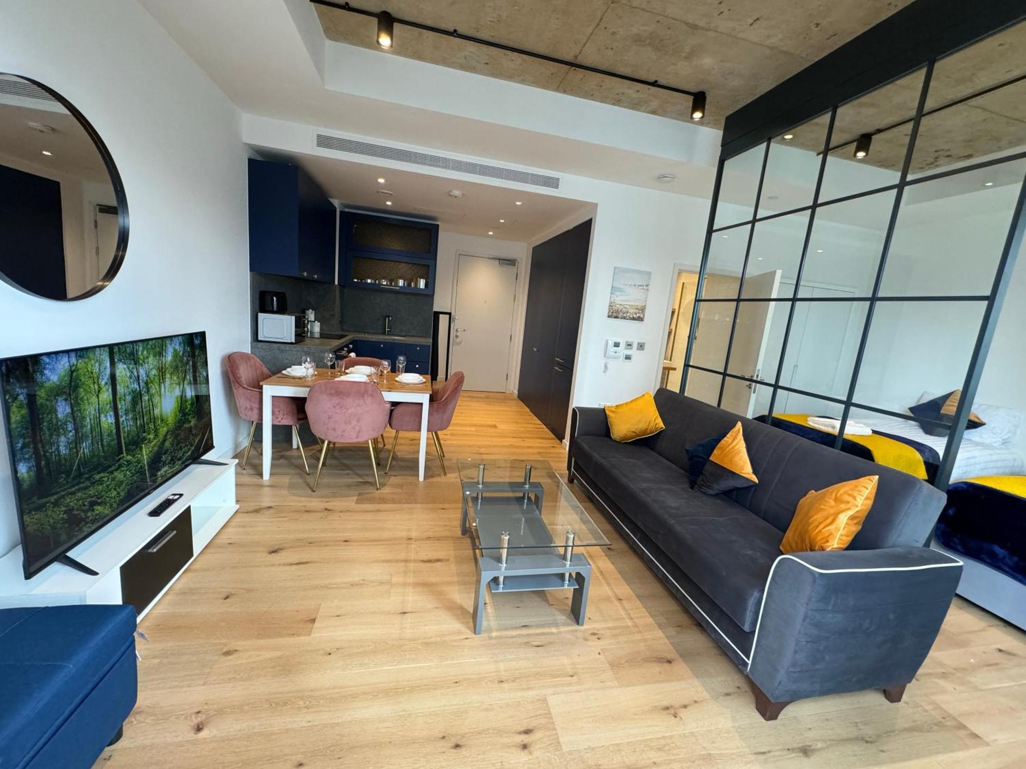 London Luxury Flat With Balcony, River View, O2 Arena, Excel, Canary Wharf, Station Apartment Exterior photo