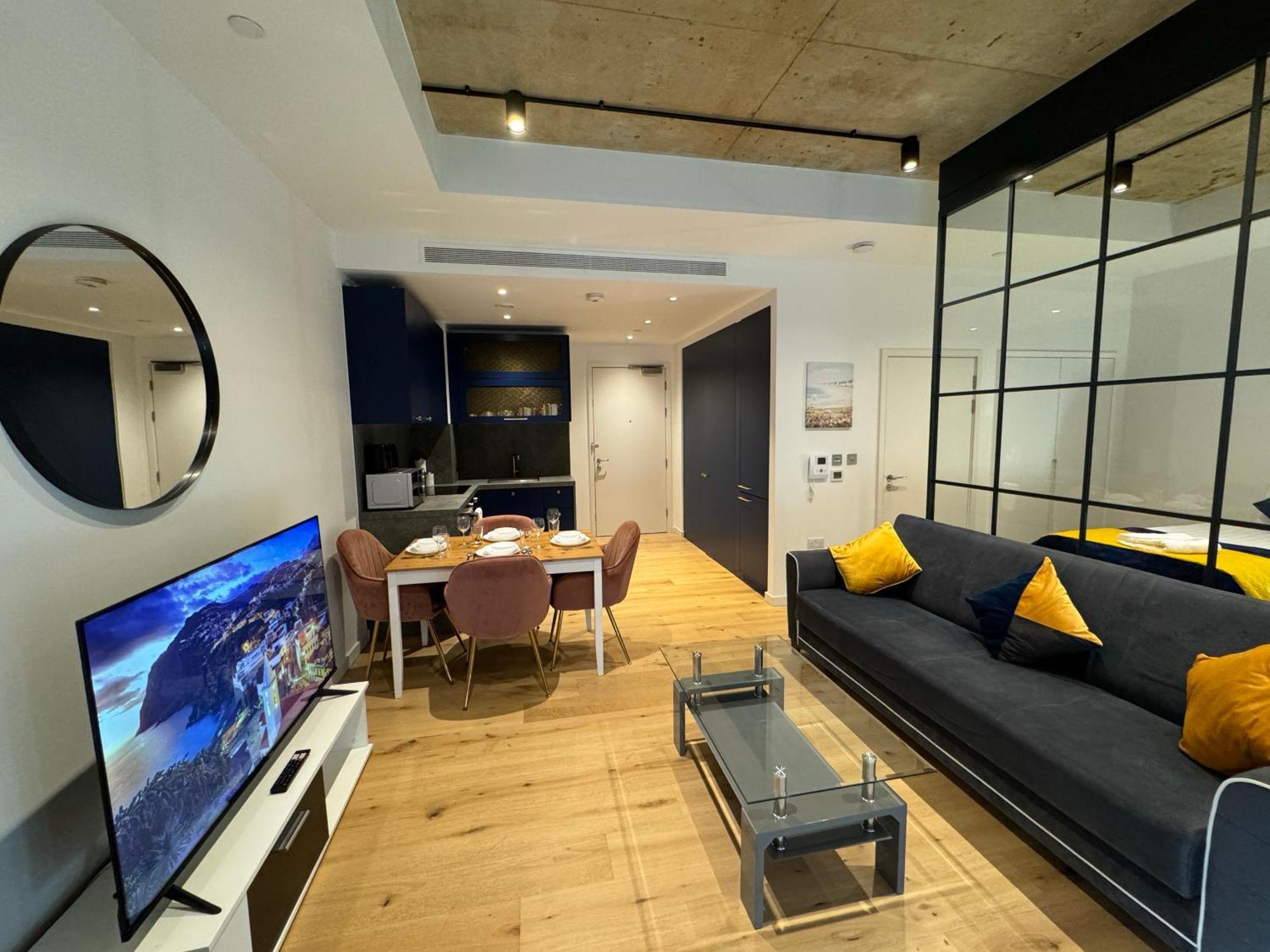 London Luxury Flat With Balcony, River View, O2 Arena, Excel, Canary Wharf, Station Apartment Exterior photo