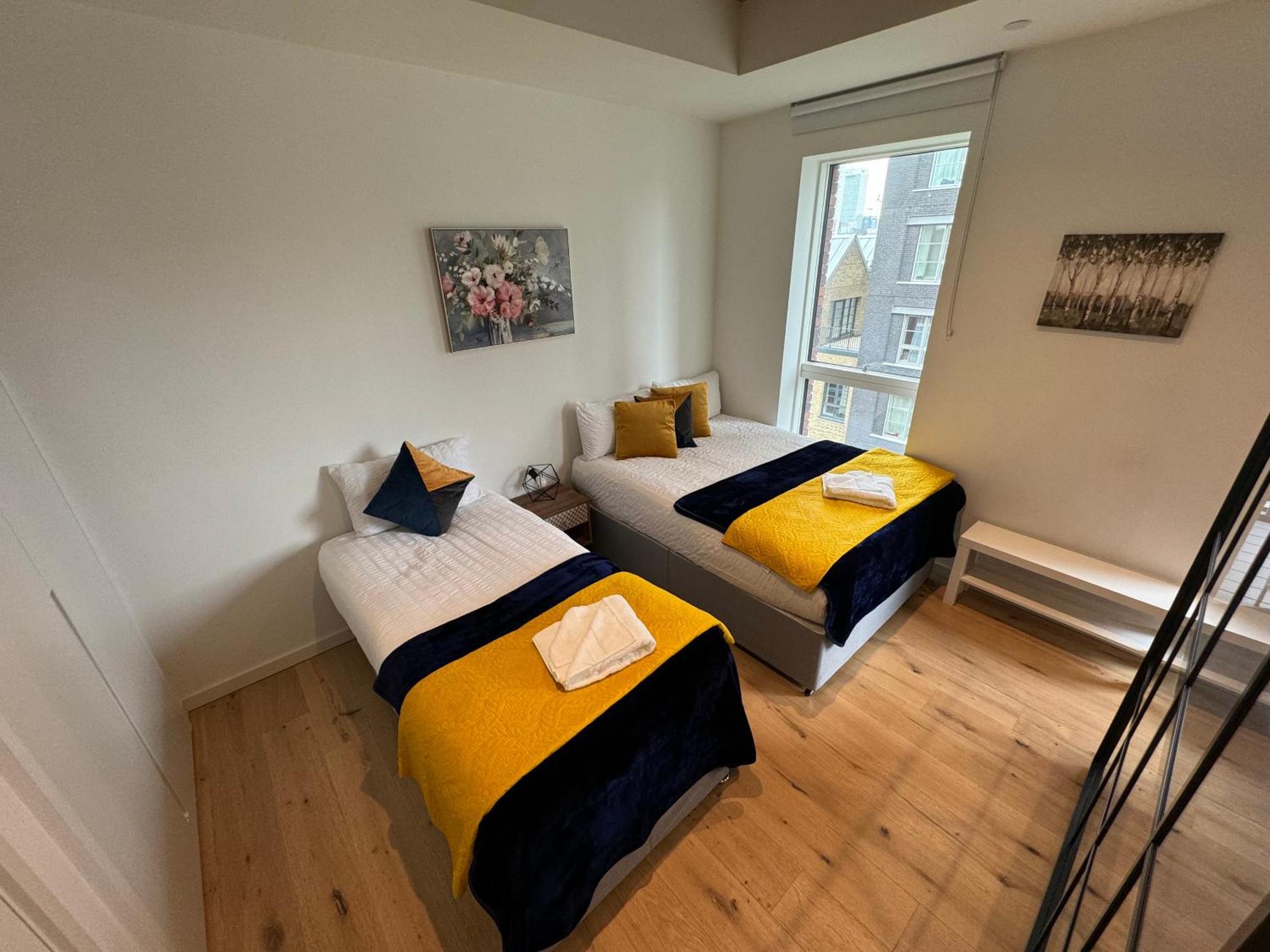 London Luxury Flat With Balcony, River View, O2 Arena, Excel, Canary Wharf, Station Apartment Exterior photo